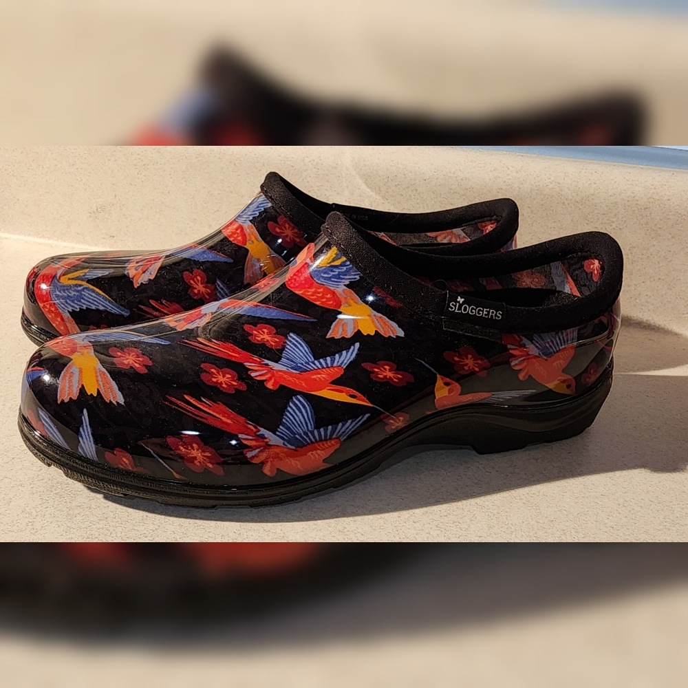 Sloggers Hummingbird Garden Shoes NWOT 9